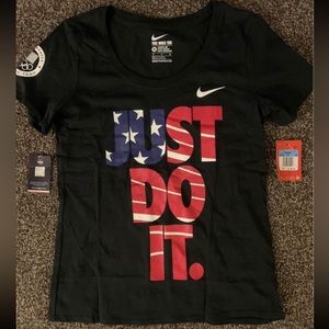 Women’s Nike Tee NWT Medium